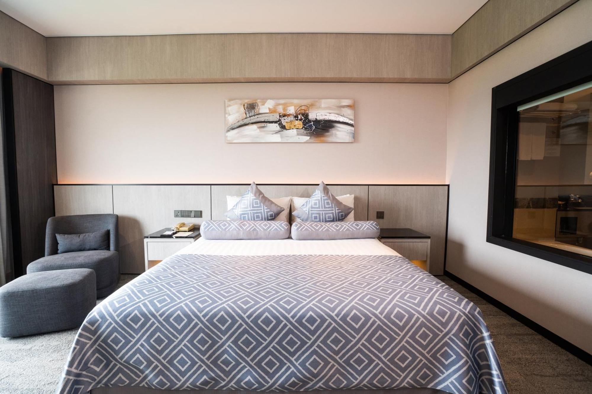 เดอะ แปซิฟิก ซูเตรา โฮเต็ล Hotel โกตาคินาบาลู ภายนอก รูปภาพ A bedroom in the hotel